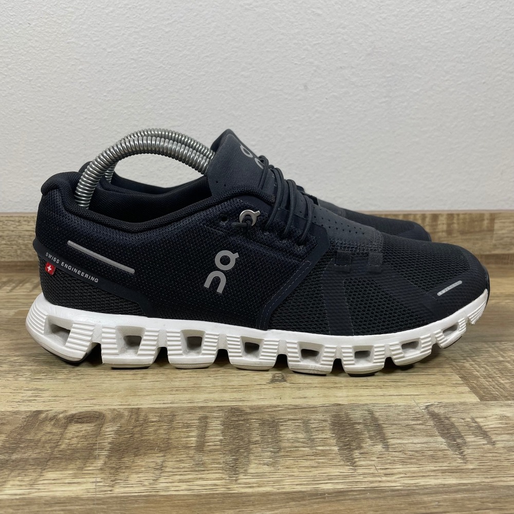 On Cloud 5 Running Shoes Women 9 Black White Low Top Athletic Sneakers No Insole
